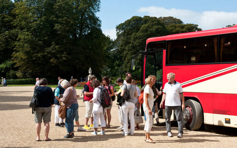 Groups-coach-arrival-teaser-1000-625