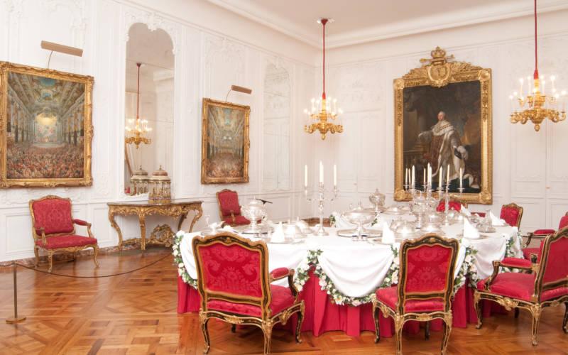 Corporate-Manor-White-Drawing-Room-3000x1875