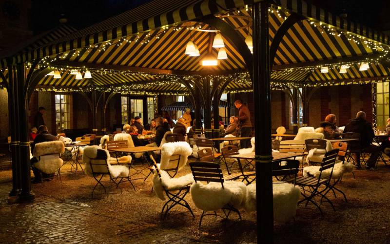 Stables-courtyard-Christmas-2018-National-Trust-Adam-Hollier-1000-625