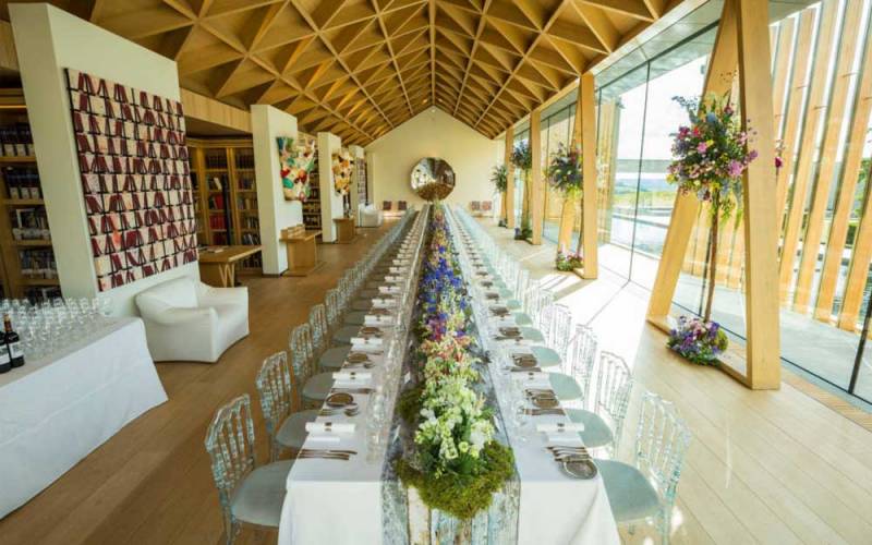 Coporate-Windmill-Hill-Full-table-set-up-1000x625