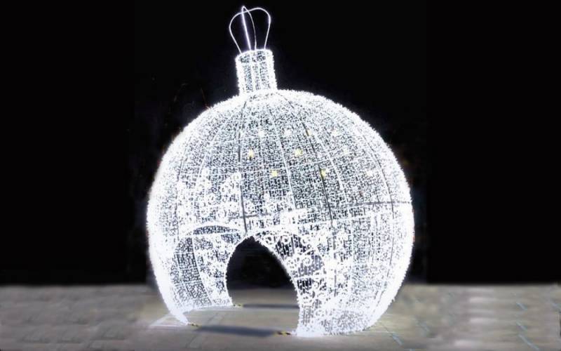 Christmas-giant-LED-bauble-yes-events-1000-625