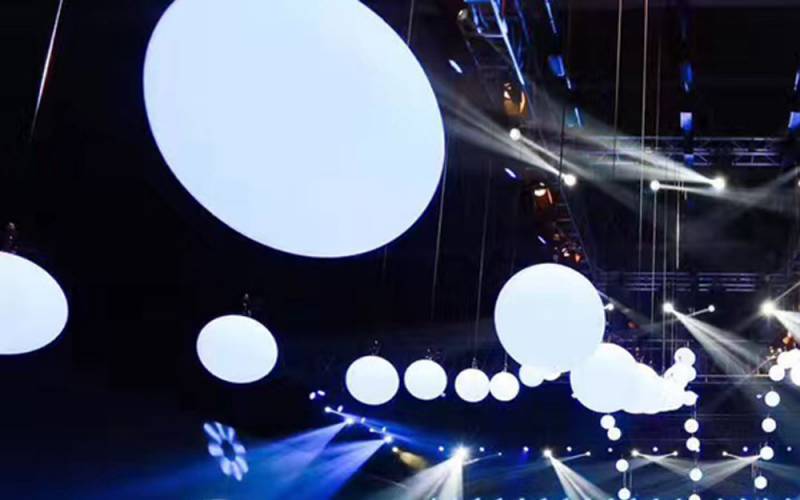 Christmas-orbs-of-light-coach-house-installation-yes-events-1000-625