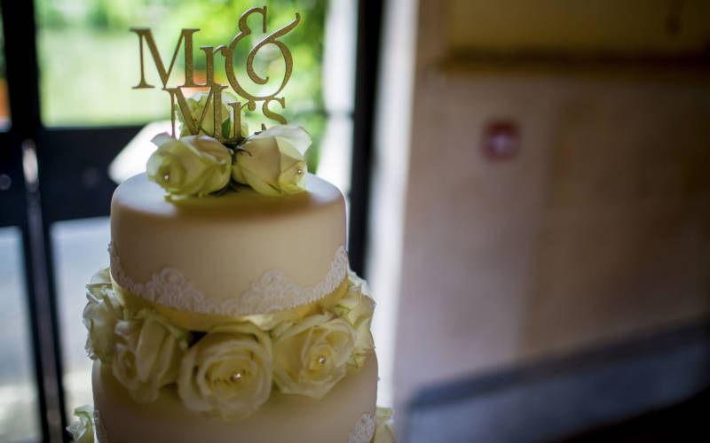 weddings-dairy-cake-marcus-charter-3000-1875