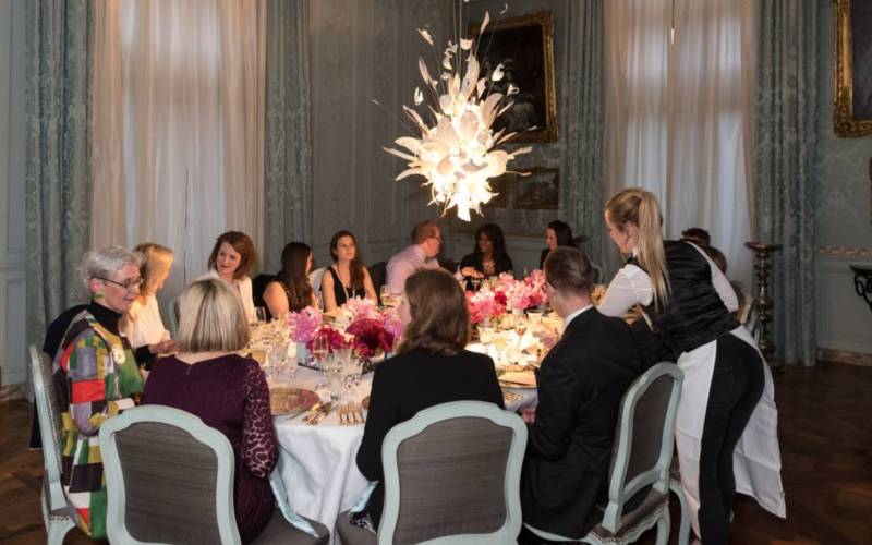 weddings-manor-blur-room-guests-300x1875