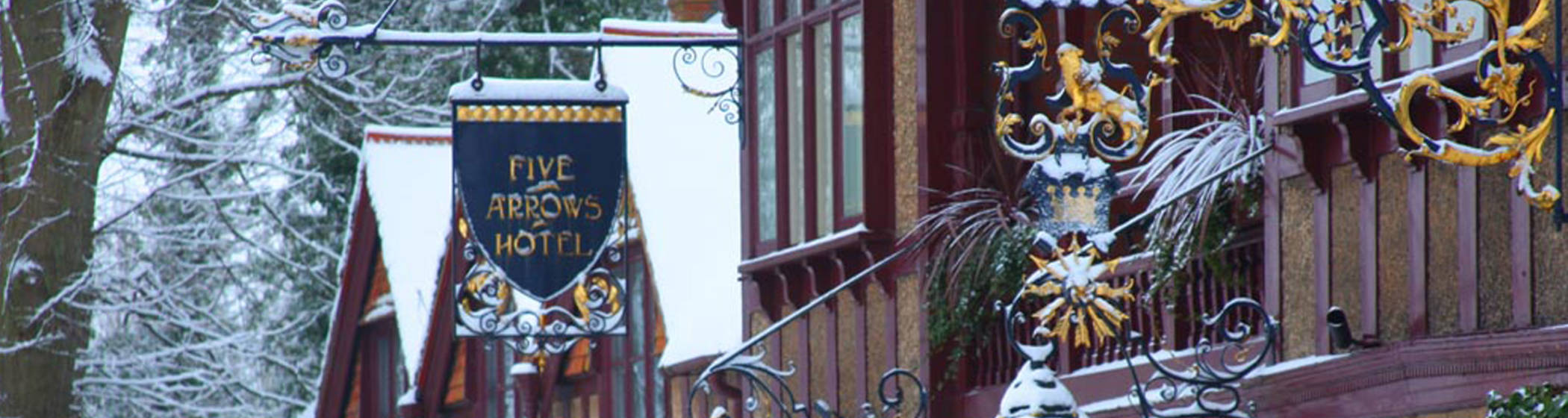 Five arrow hotel exterior at christmas
