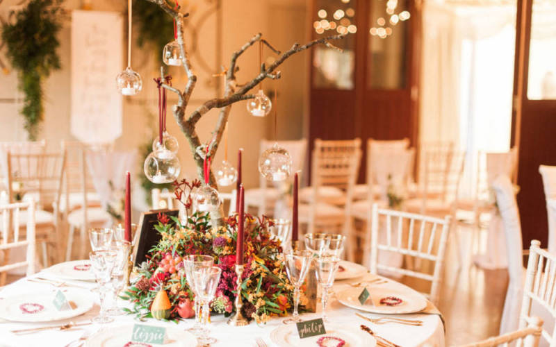 Weddings-FAH-OCH-reception-table-emprty-kate-nielen1-1000-625