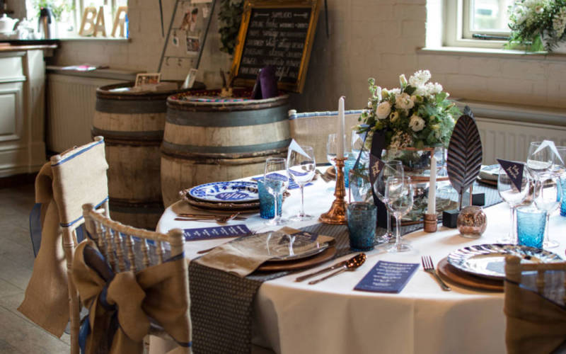 Weddings-table-detail-1000-625-white-cottage-weddings