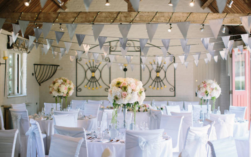 wedding-old-coach-house-1000-625-Camilla-Arnhold-Photography